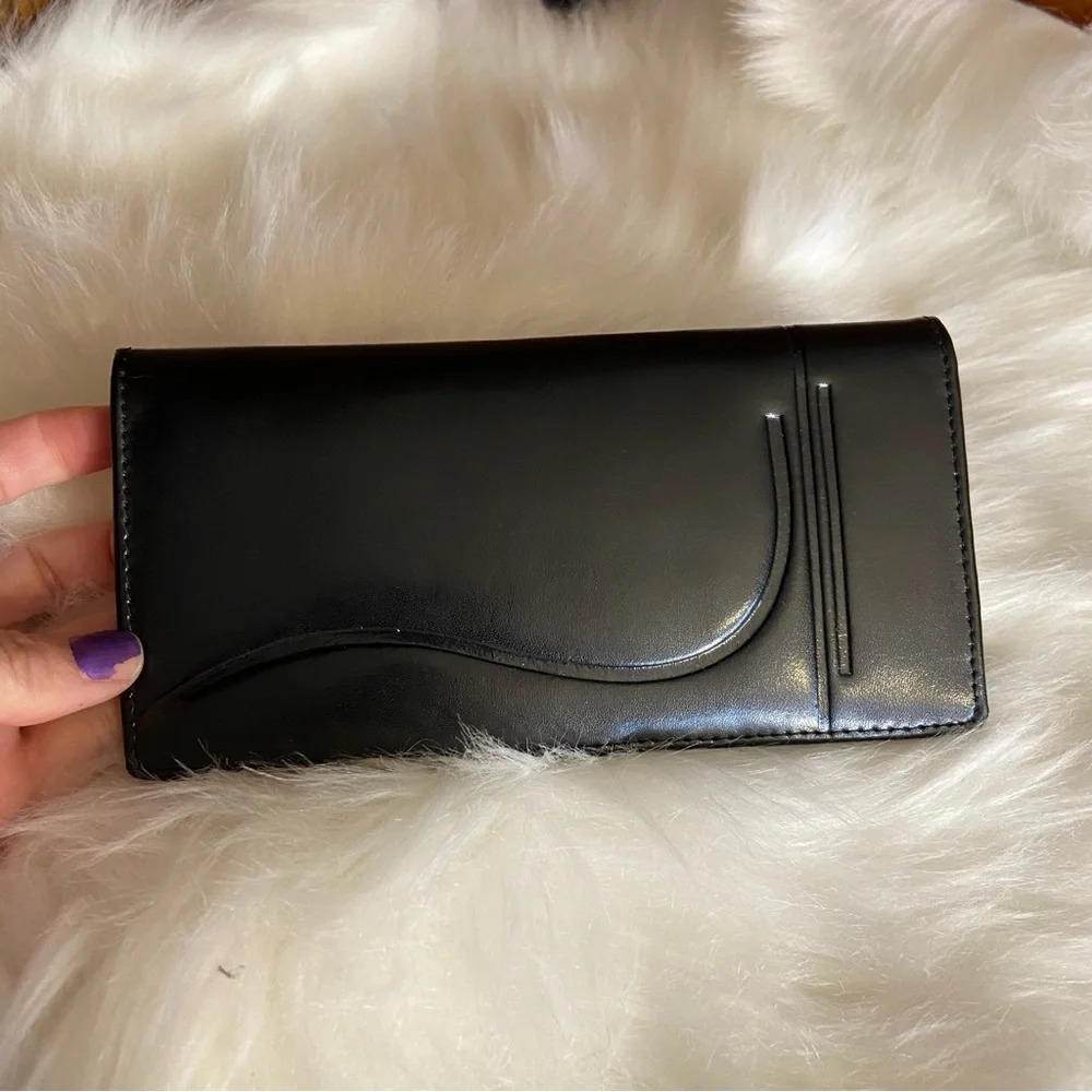 🛍️3/$30 BNWOT Black genuine leather‎  wallet